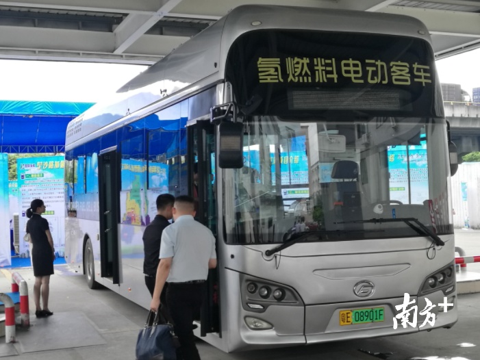 佛山已投入使用的氢燃料电动客车。唐梦 摄 佛山已投入使用的氢燃料电动客车。唐梦 摄