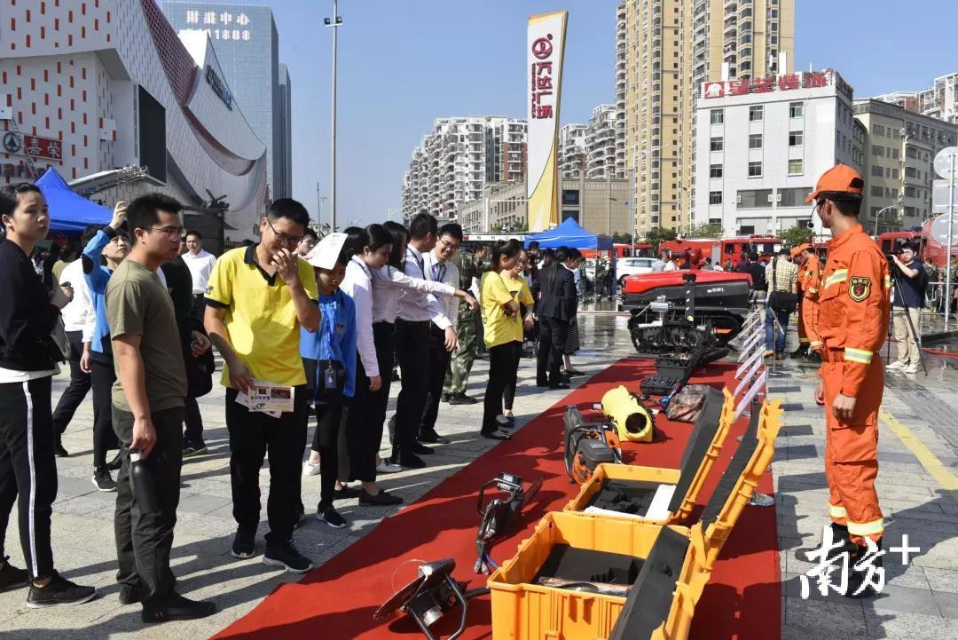 消防器材展示。