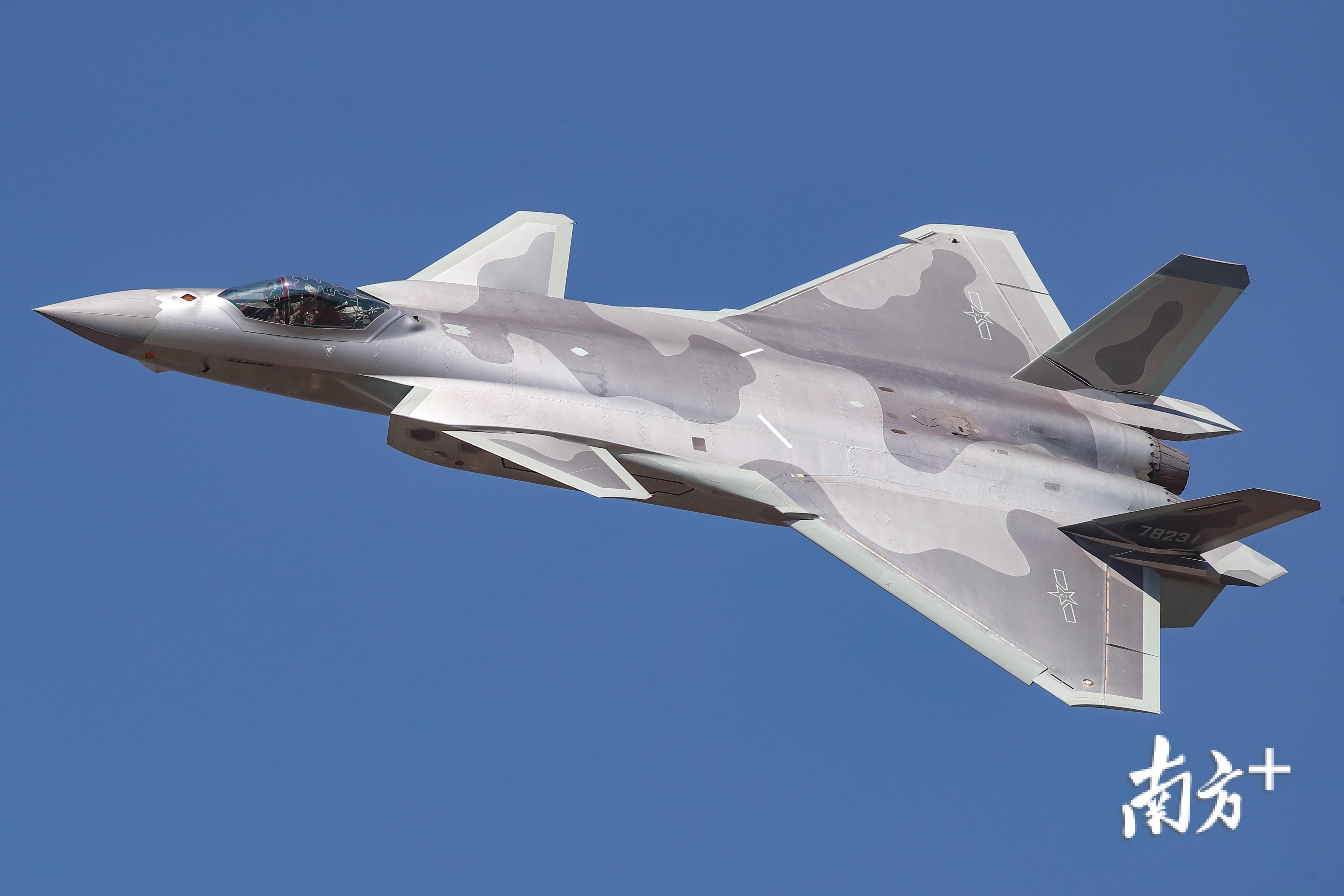 歼-20 关铭荣 摄 歼-20 关铭荣 摄