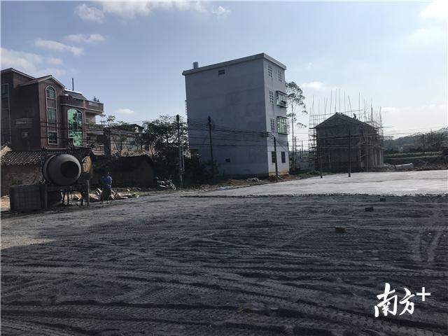 正在建设的豆腐节广场。袁小燕 摄 正在建设的豆腐节广场。袁小燕 摄