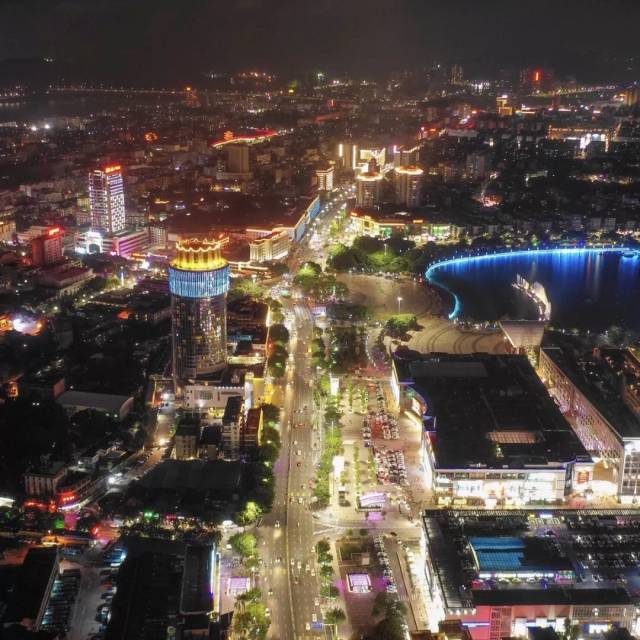 肇庆城区夜景航拍.梁亮 摄