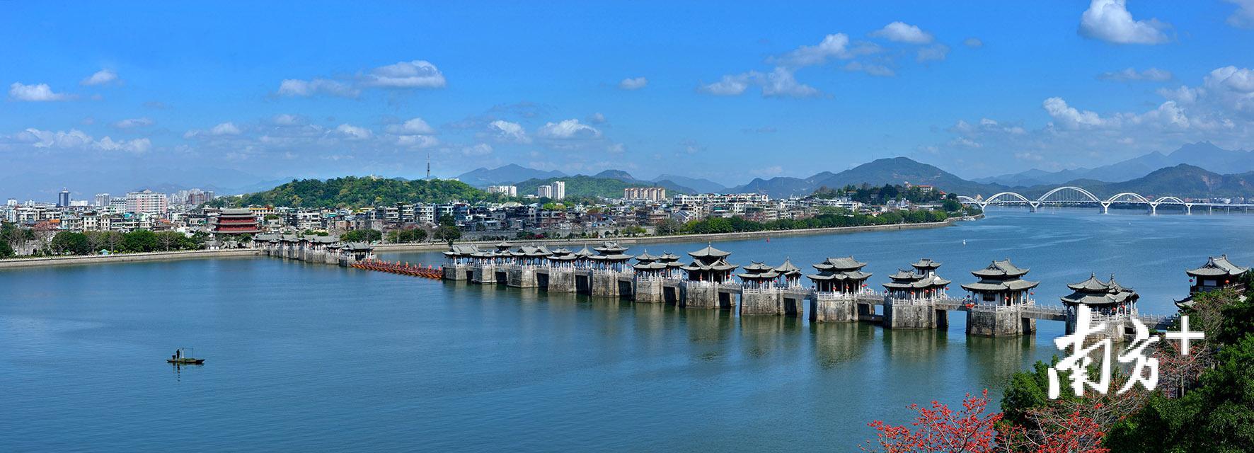 潮州是一座美丽的古城，依山傍水。 黄庆明 摄