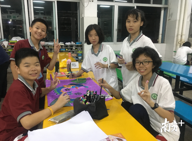 以“中国传统节日创意画”为主题的即兴挥毫现场绘画比拼。