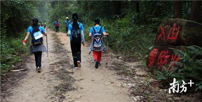 路线进入清远市范围，道路开始平坦起来。