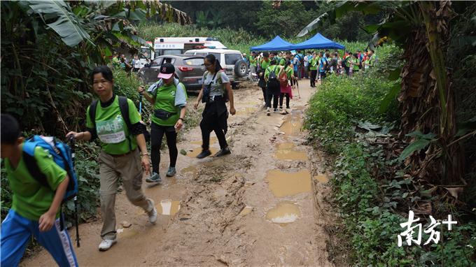 9公里处的补给点。