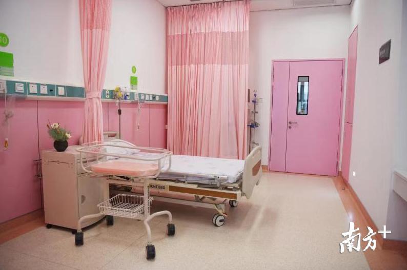 产科病房。