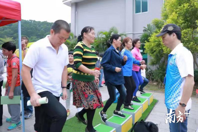 市民参与户外健身活动