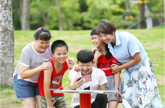 健康快乐的深圳市民