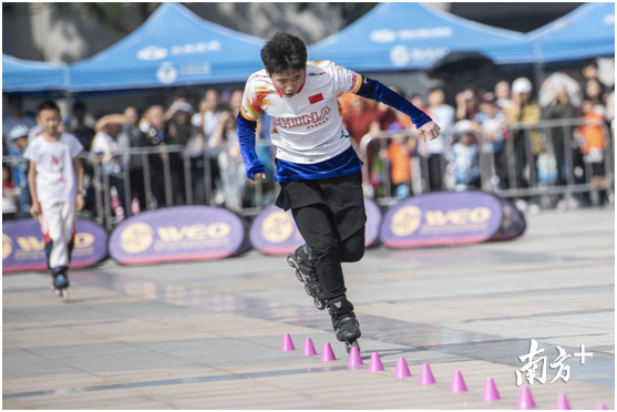 曾毅表演速度过桩