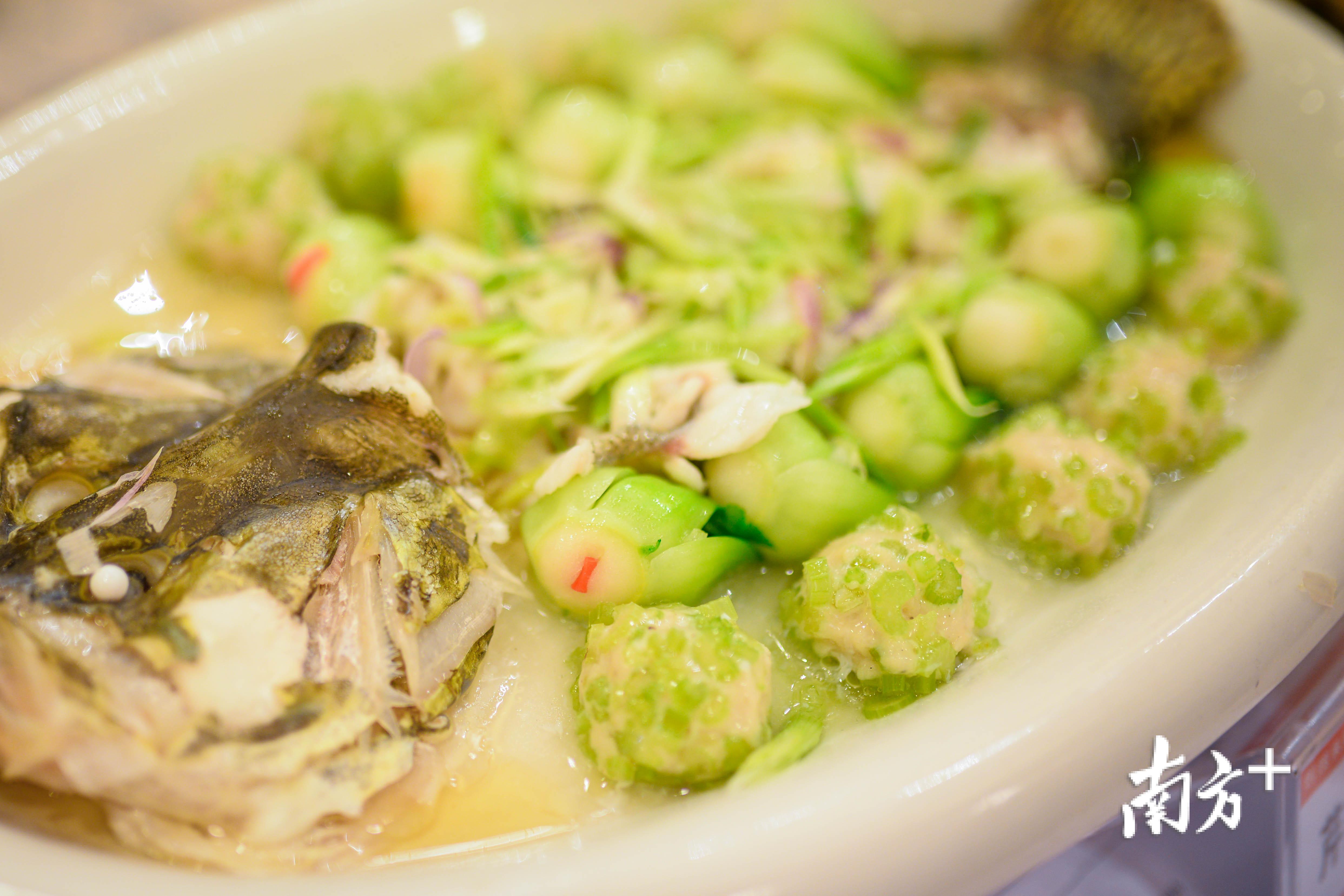 冠军菜式“芹香桂花球” 全媒体记者  曾亮超 摄