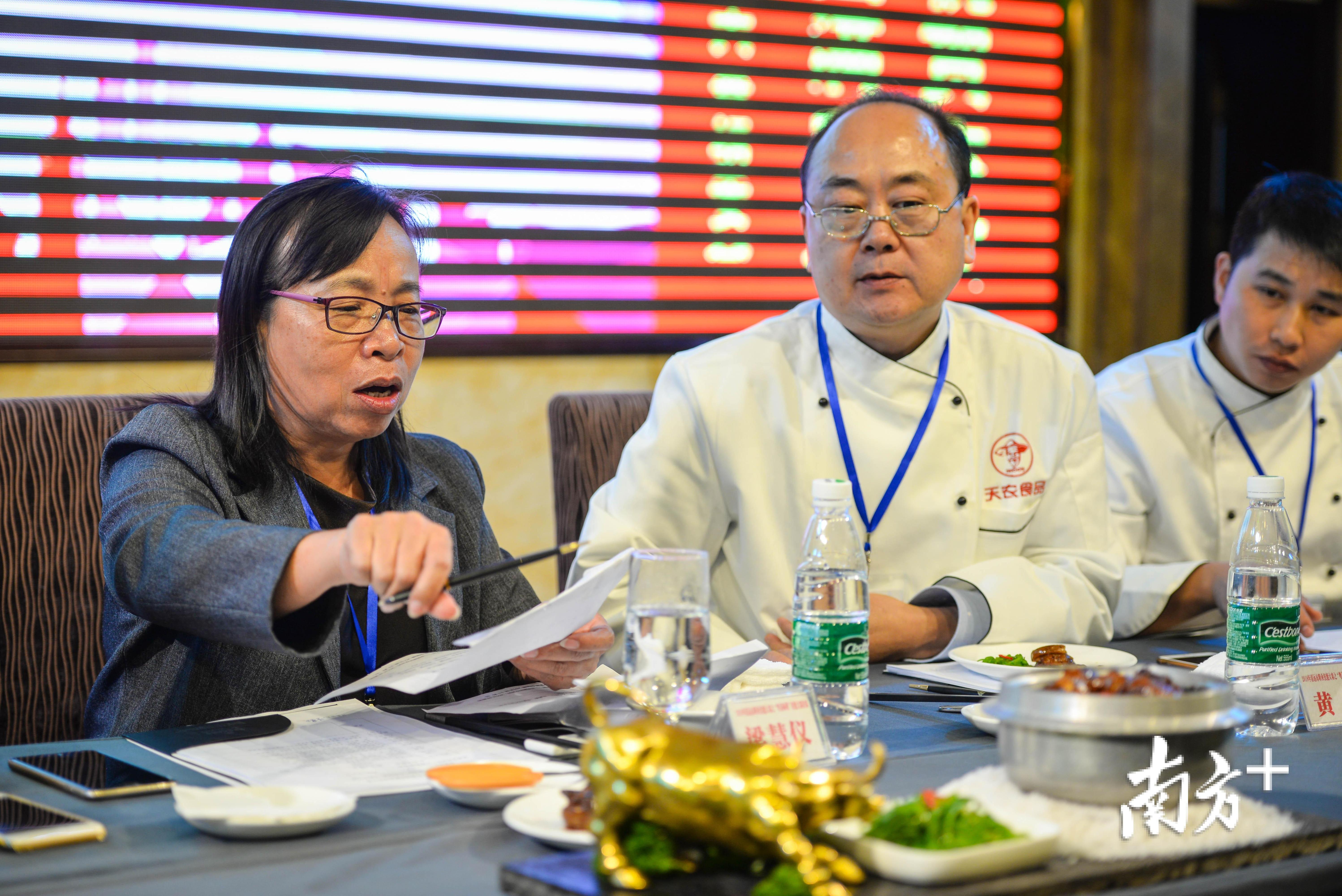 评委将通过口味、质感、造型、色泽、创意、营养卫生六大方面进行评分。 全媒体记者  曾亮超 摄