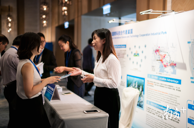 今年9月，在2018莞港产业合作推介会上，与会来宾了解中以国际科技合作产业园情况。龚名扬摄
