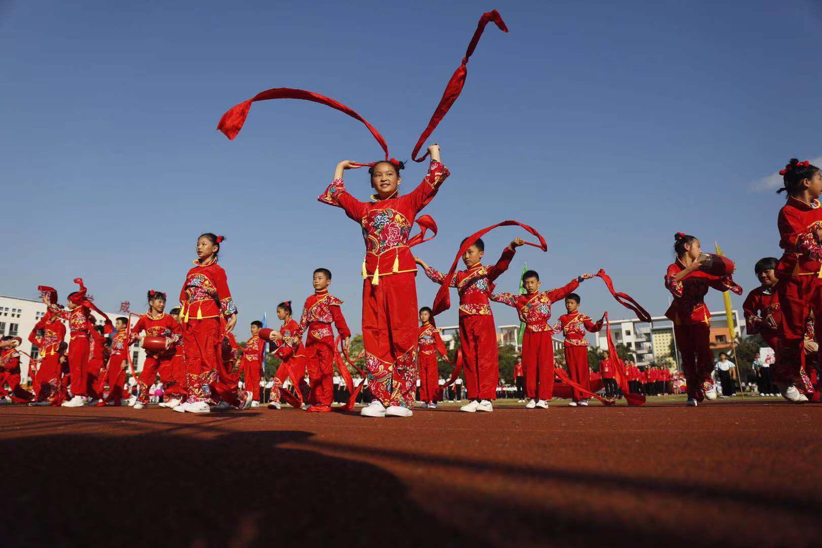 視頻|華師中山附小十五屆運動會開幕,千名小學生隊列操表演太震撼!