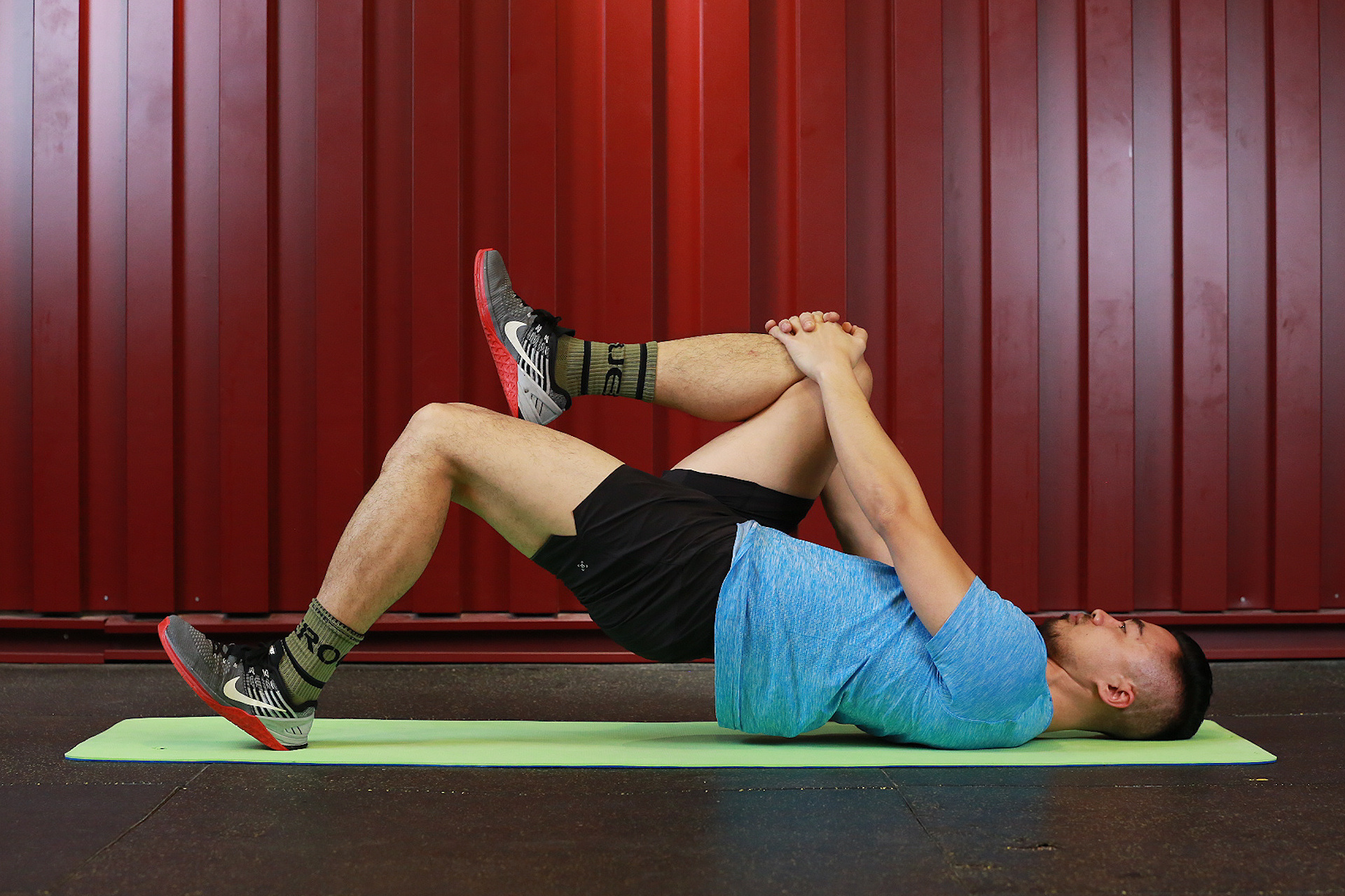 科学健身一分钟备战广马不能顶硬上动作变形膝盖就凉凉