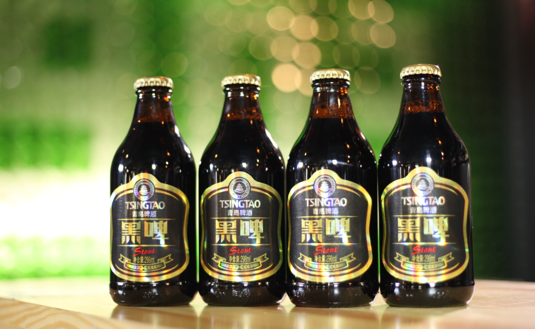 青岛啤酒黑啤产品。 受访者供图