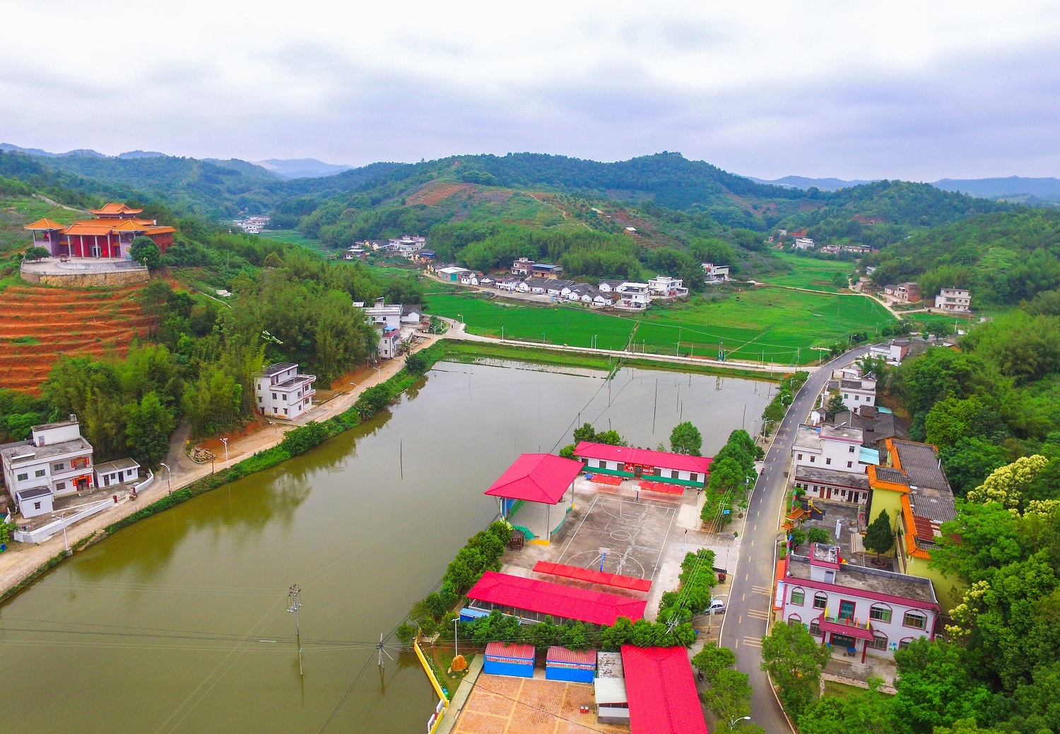 径南镇东升村。