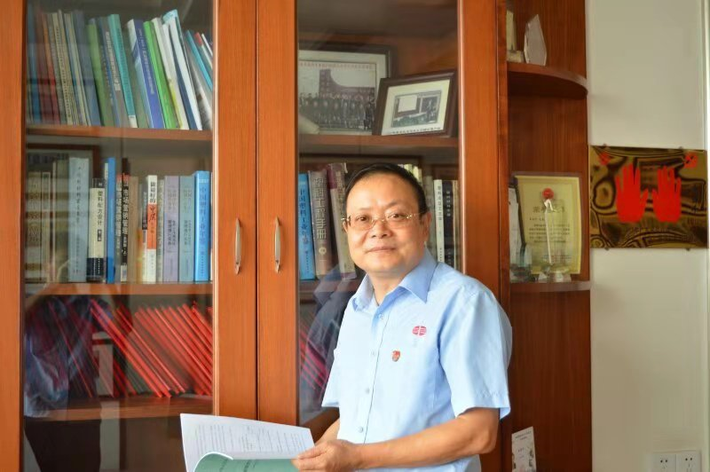 日丰企业集团副总裁、总工程师李白千入围,成为佛山市唯一一位获此命名的人选。 日丰企业集团副总裁、总工程师李白千入围,成为佛山市唯一一位获此命名的人选。