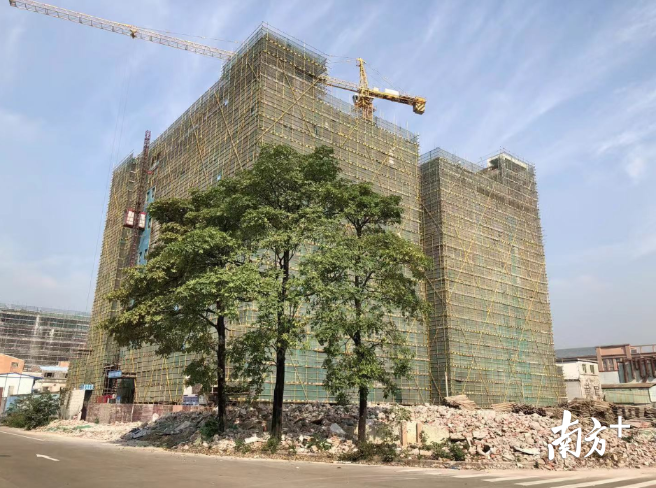 陈涌工业区首批自主改造业主左富坚的厂房即将落成。