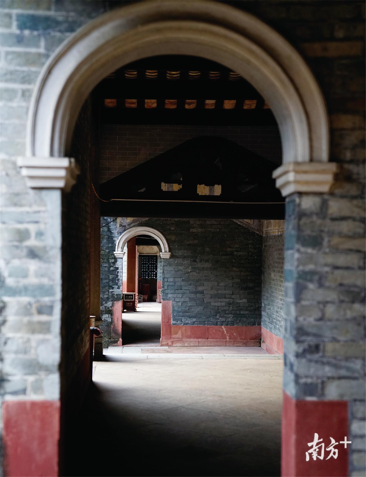 祠堂总是与古老和庄严联系在一起，但很多祠堂在近十年内都经过修葺。