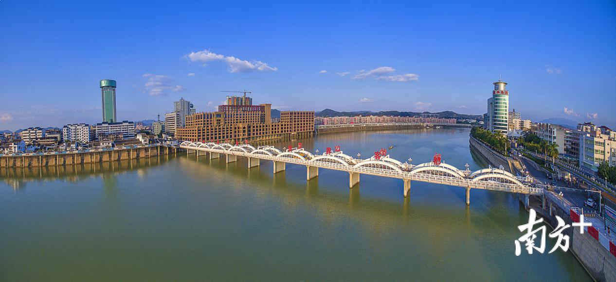 梅江桥(李力 摄) 梅江桥(李力 摄)