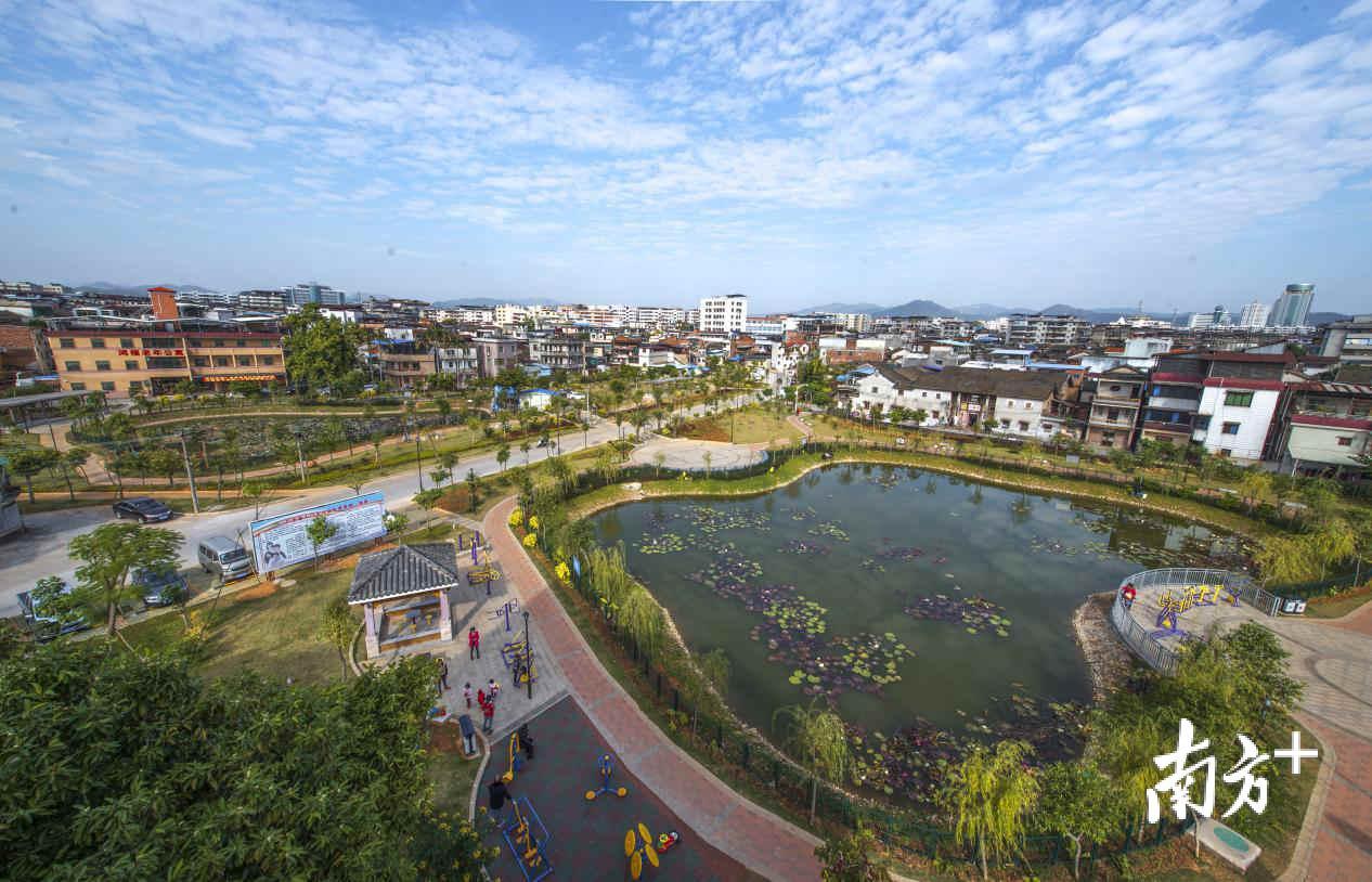 城西公园(陈凯锋 摄) 城西公园(陈凯锋 摄)