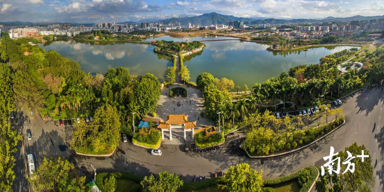 三角剑英公园(何森垚 摄) 三角剑英公园(何森垚 摄)