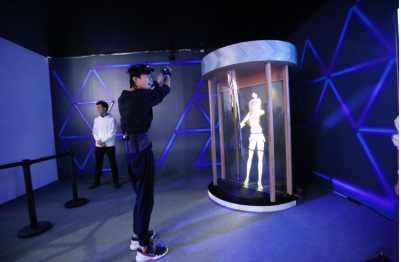 此套动捕方案基于市售的VR系统,目前只需穿戴6个无线追踪器即可实时捕捉全身动作,针对面部表情与手指的细微表现，团队也在持续研发其追踪模块,期望可以提供虚拟主播类型应用一个完整，可靠且高度自动化的追踪方案。