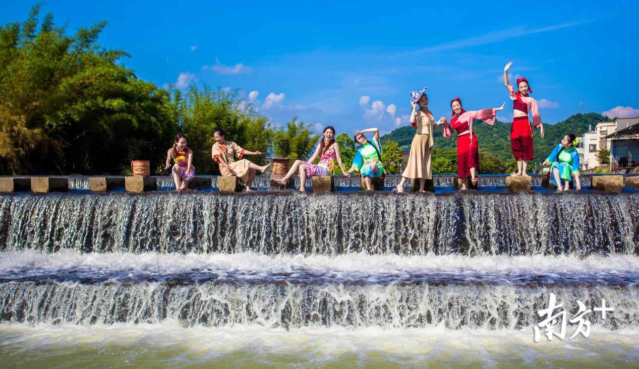 白宫河(张文祥 摄) 白宫河(张文祥 摄)