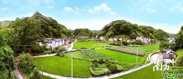 西阳万山村古村落(吴胜芳 摄) 西阳万山村古村落(吴胜芳 摄)