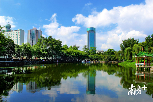 文化公园(张福联 摄) 文化公园(张福联 摄)