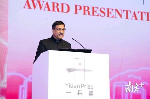 “一丹教育发展奖”获得者、印度裔教授阿南特·阿格瓦尔 。