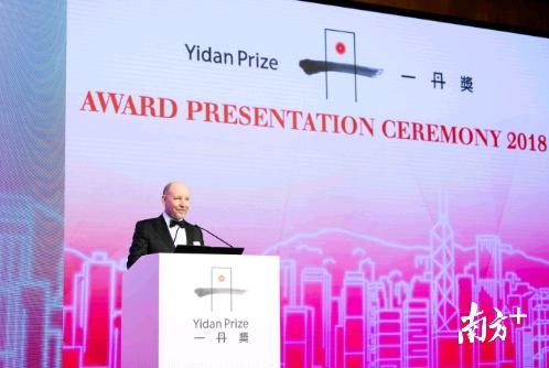 “一丹教育研究奖”获得者、美国西北大学统计学系系主任拉里·赫奇斯。