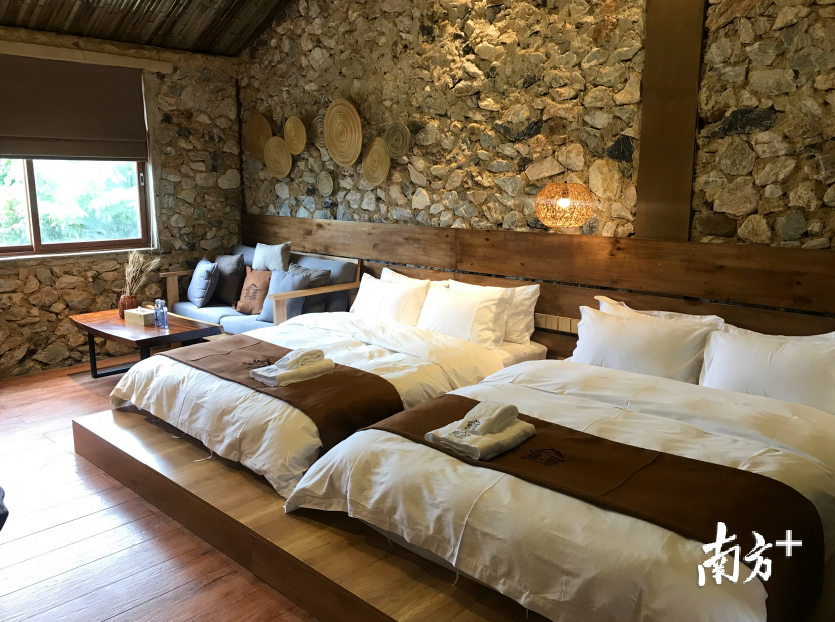 民宿设计保留了原来石头屋的风格。