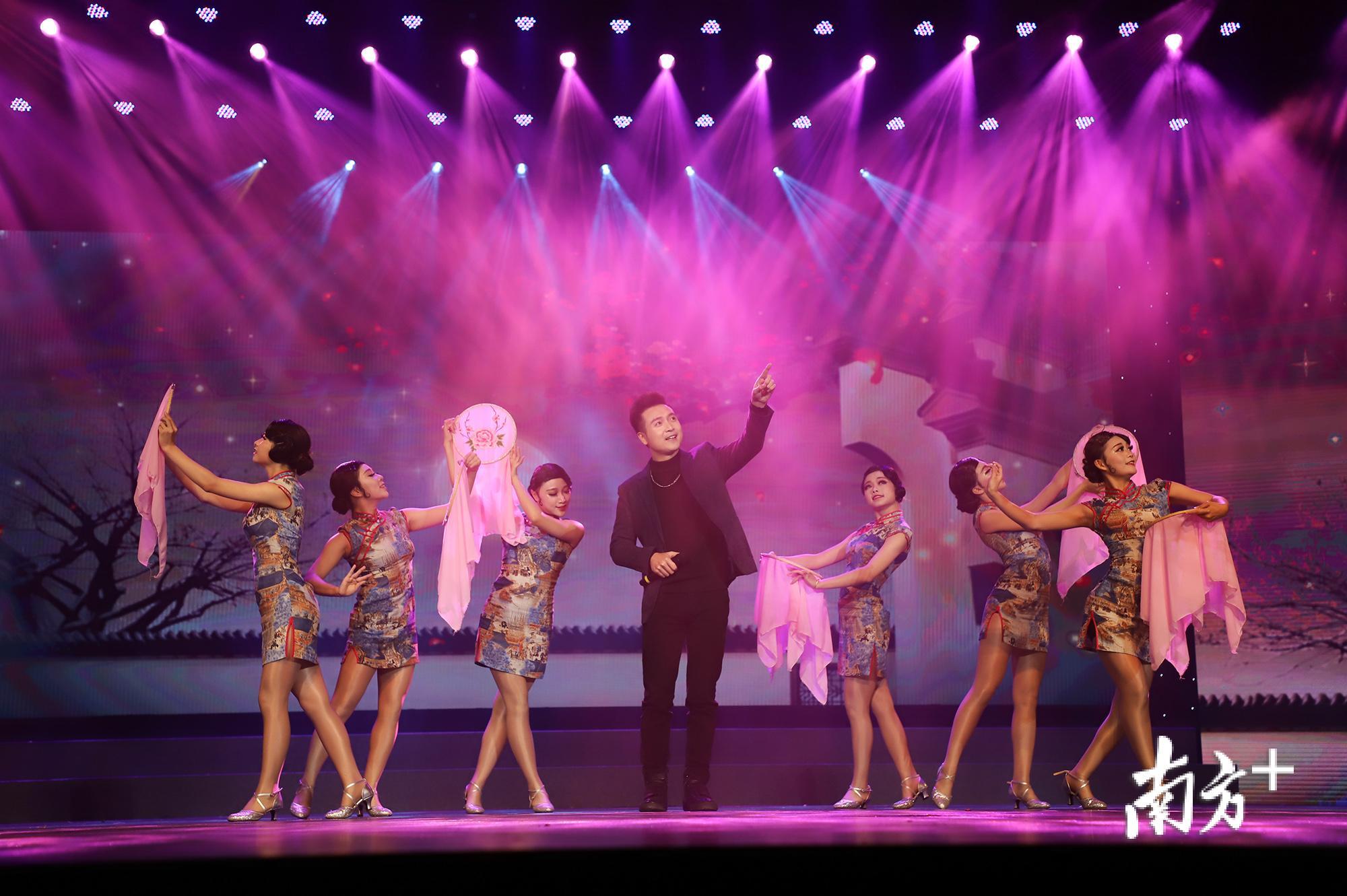 潮州男声独唱《画眉跳架》