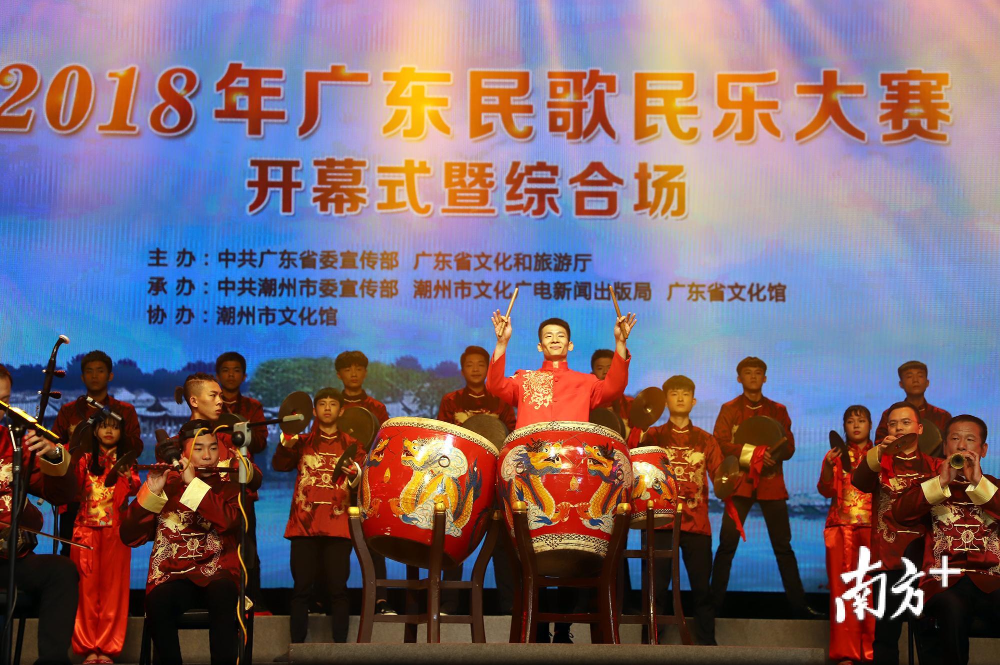 汕头《奋进新时代》