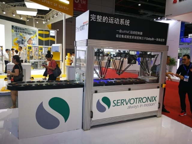 美的机器人公司展出的Candy Factory（即机器人分拣工作站）。受访者供图。