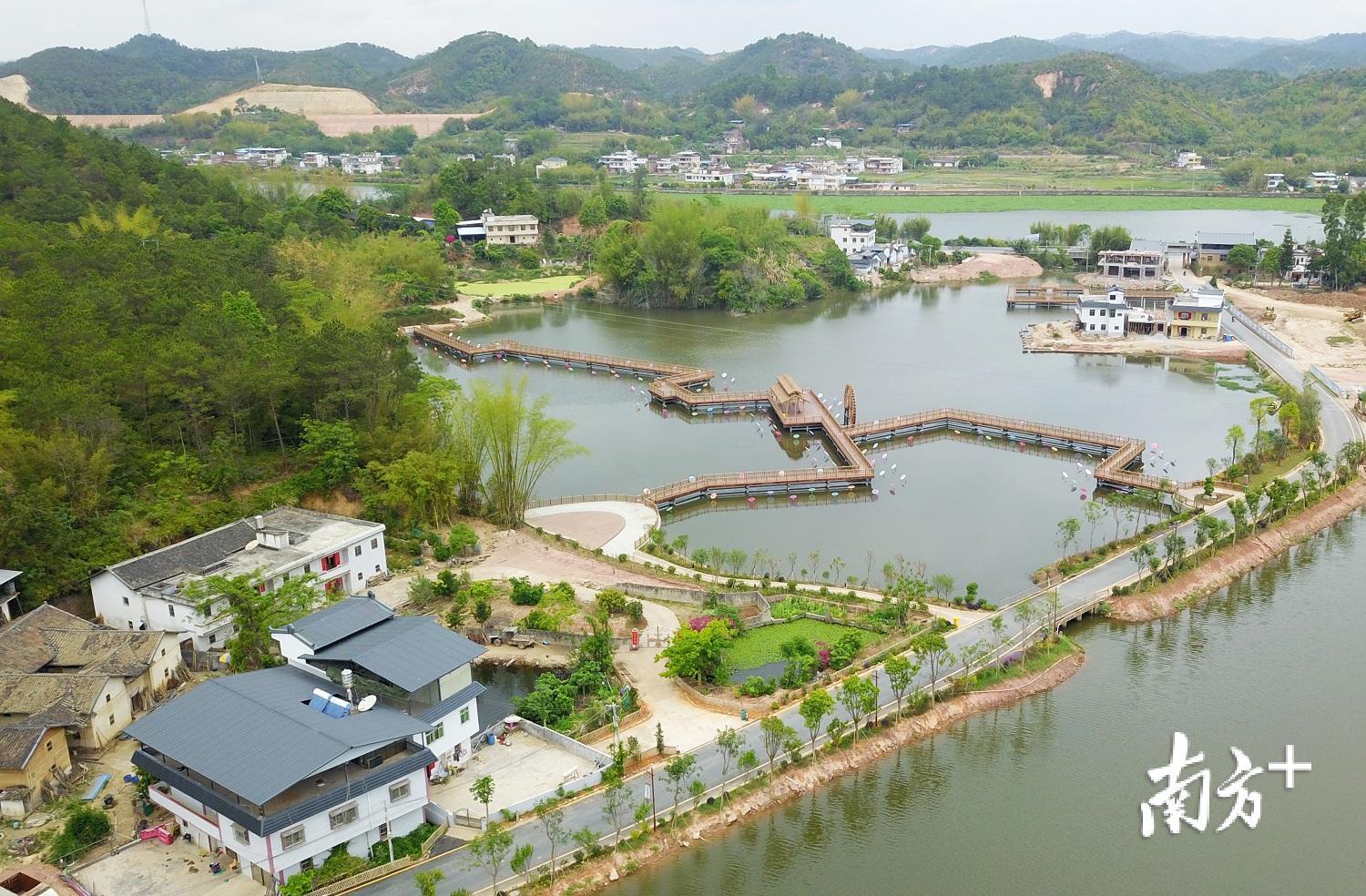 新农村建设，让乡村更美，农民生活在更舒适的环境。图为梅县区水车镇白沙村。南方日报记者 何森垚 摄