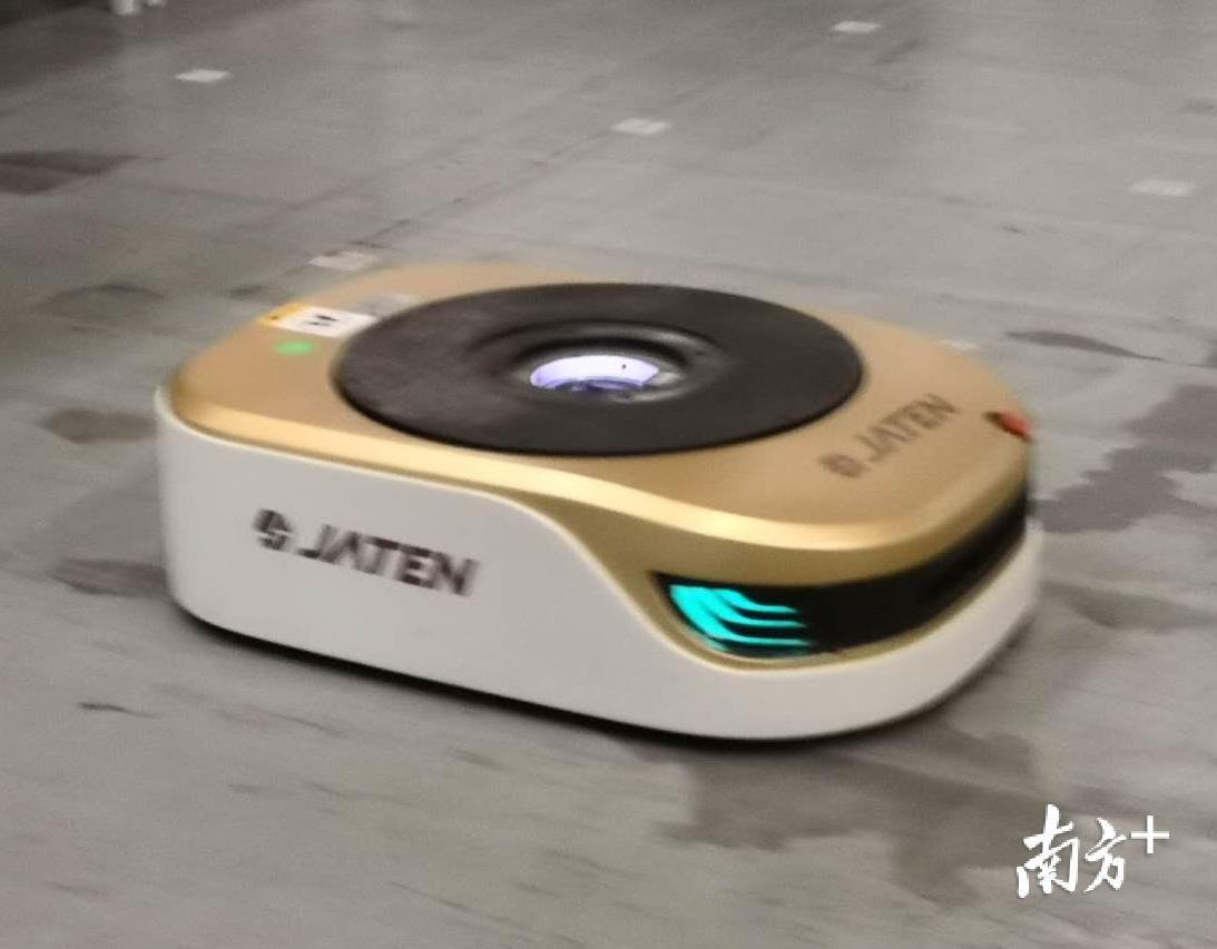 嘉腾的“小蚂蚁”。罗湛贤 摄。