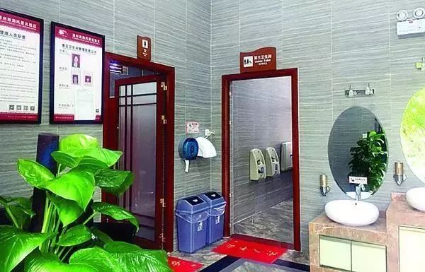 惠州西湖景区的公厕。 惠州西湖景区的公厕。