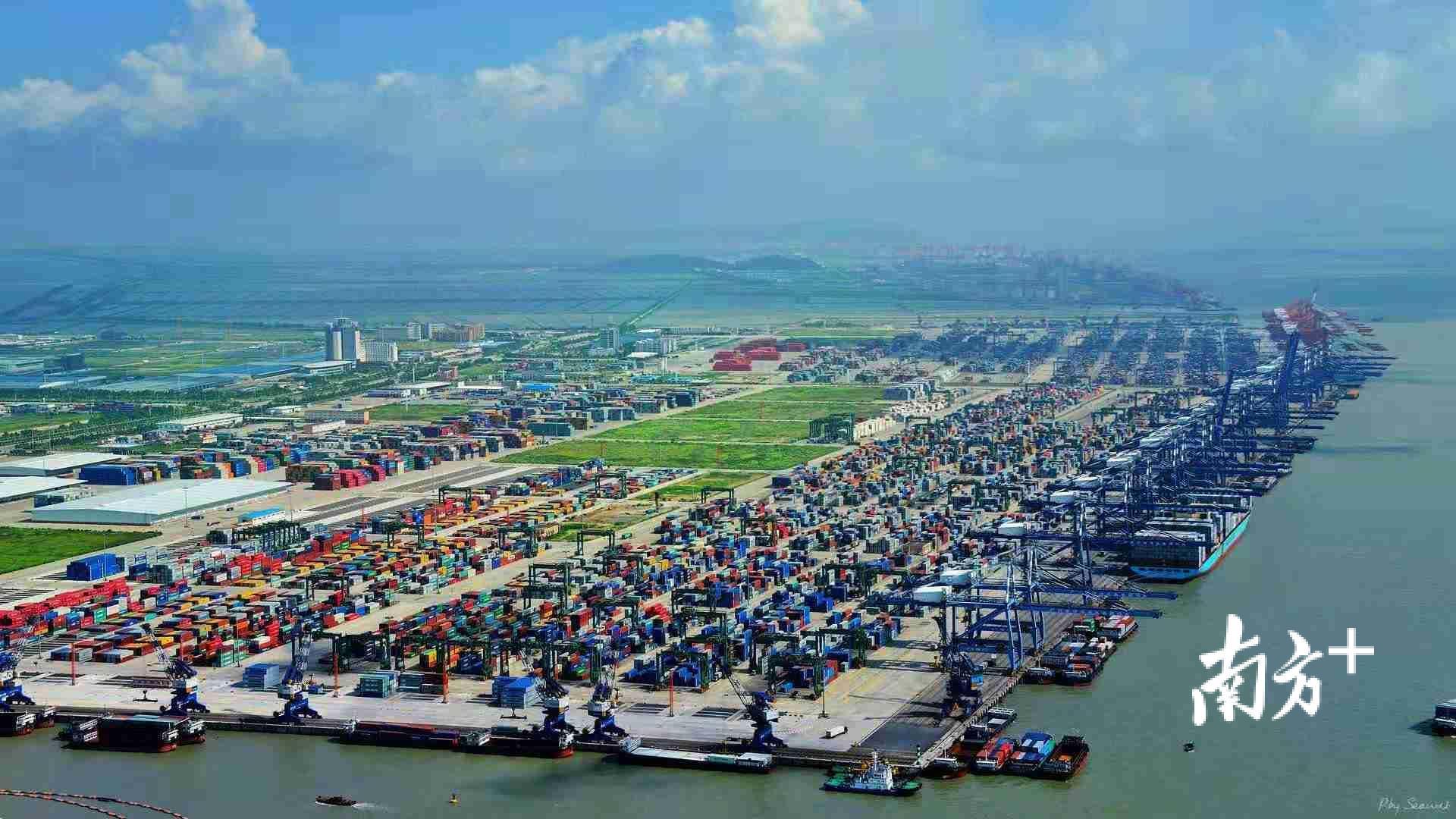 广州南沙港。 广州南沙港。