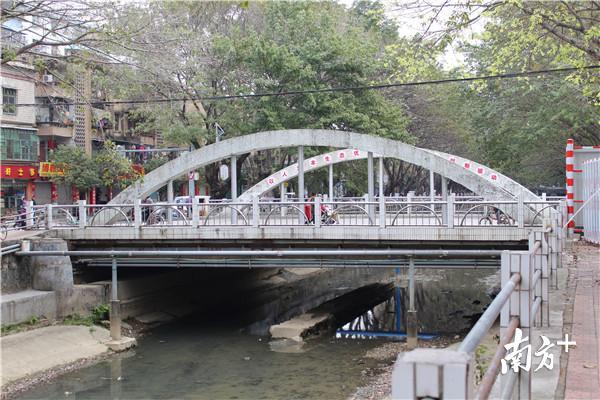 人民桥(新)。 人民桥(新)。