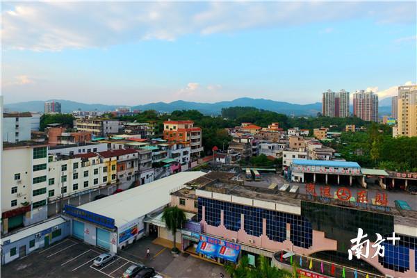 汽运东站周边楼房林立。 汽运东站周边楼房林立。