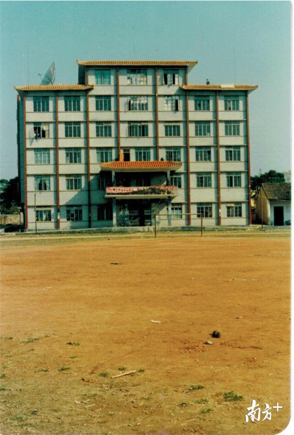 旧时大操场。 旧时大操场。