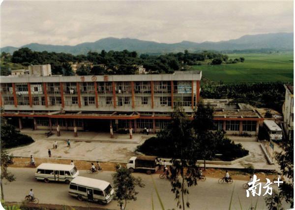 80年代汽运东站。 80年代汽运东站。