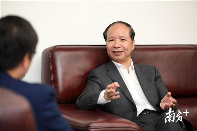清远市人民医院院长周海波接受南方日报记者专访。