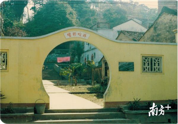 葫芦岭正门。(旧) 葫芦岭正门。(旧)