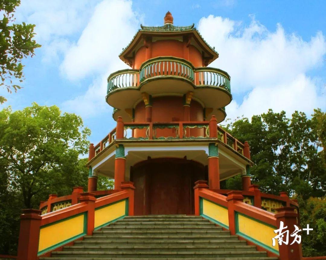 葫芦岭六楹塔。 葫芦岭六楹塔。