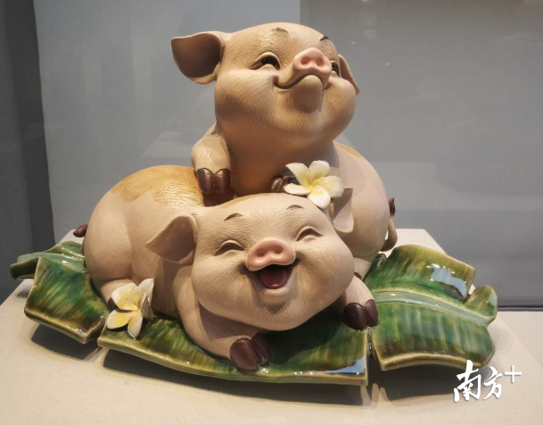 多图|新年礼物上线，各种“魔性猪”正在石湾陶瓷博物馆展出_南方plus_南方+