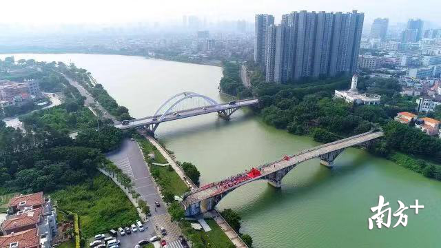 今日的高埗大桥与新建的桥梁