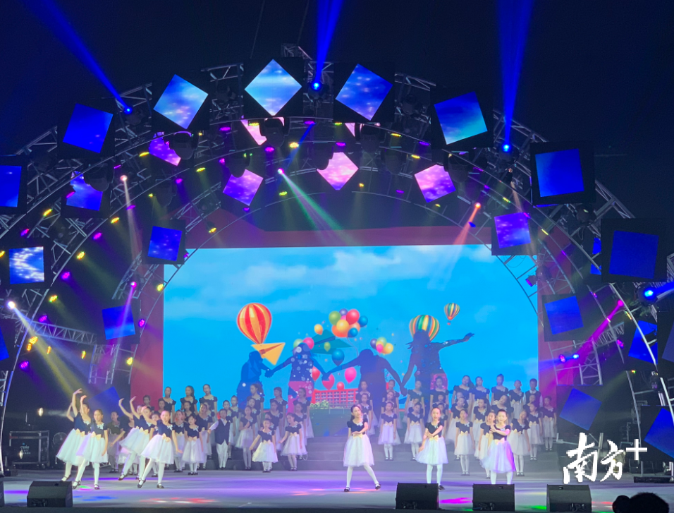 大良实验小学校庆举行精彩的文艺演出活动。通讯员供图
